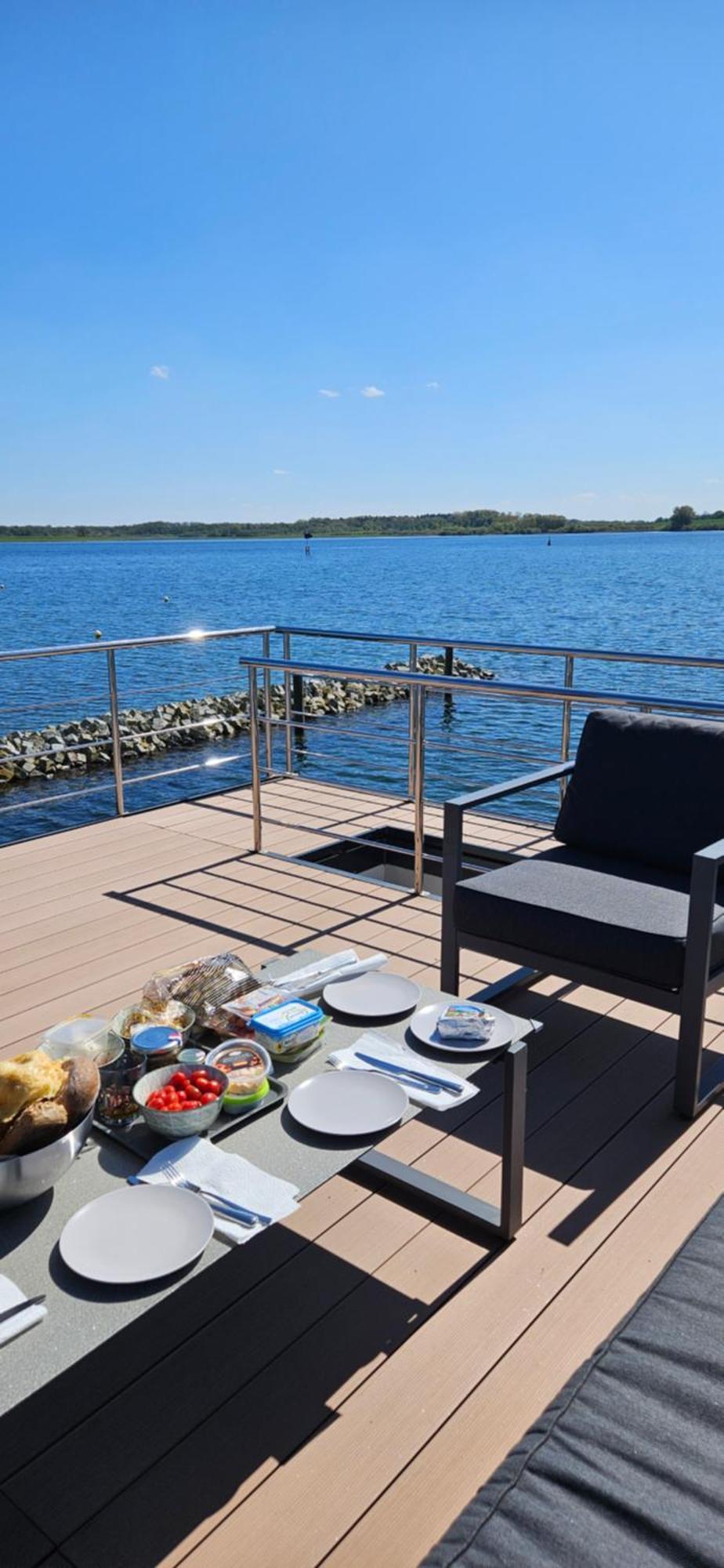 Отель Modernes Festliegendes Hausboot Mit Grosszuegiger Dachterrasse Und Ruderboot Рёбель Экстерьер фото