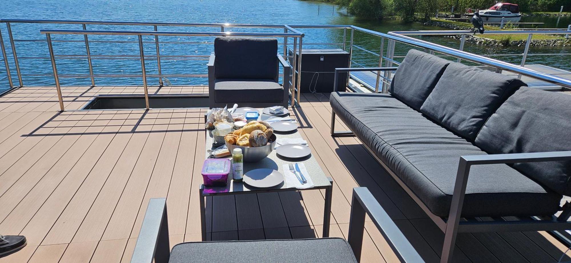 Отель Modernes Festliegendes Hausboot Mit Grosszuegiger Dachterrasse Und Ruderboot Рёбель Экстерьер фото