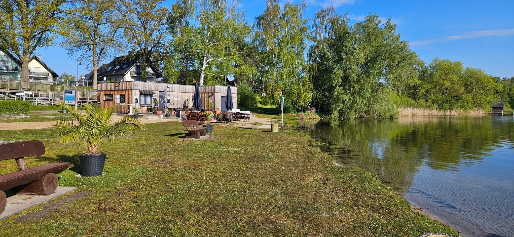 Отель Modernes Festliegendes Hausboot Mit Grosszuegiger Dachterrasse Und Ruderboot Рёбель Экстерьер фото